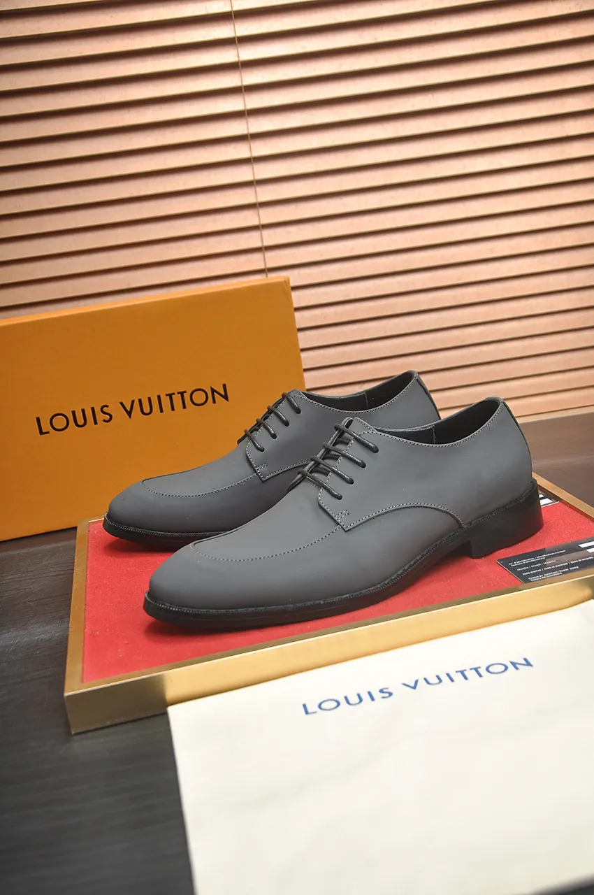 Men's men's shoes 💰500💶 [LV] (original single cowhide lining) 🍀LV's latest genuine leather business suit shoes are launched simultaneously on the official website. The first-layer cowhide imported from Italy is made of heavy gold, 💥official website 1:1 rubber outsole. Versatile to wear, high-end without losing class, and the color combination is extraordinary. This four-season style is alluring when worn on your feet, showing off your big-name flair. Standard code 38-45 (45 customized)